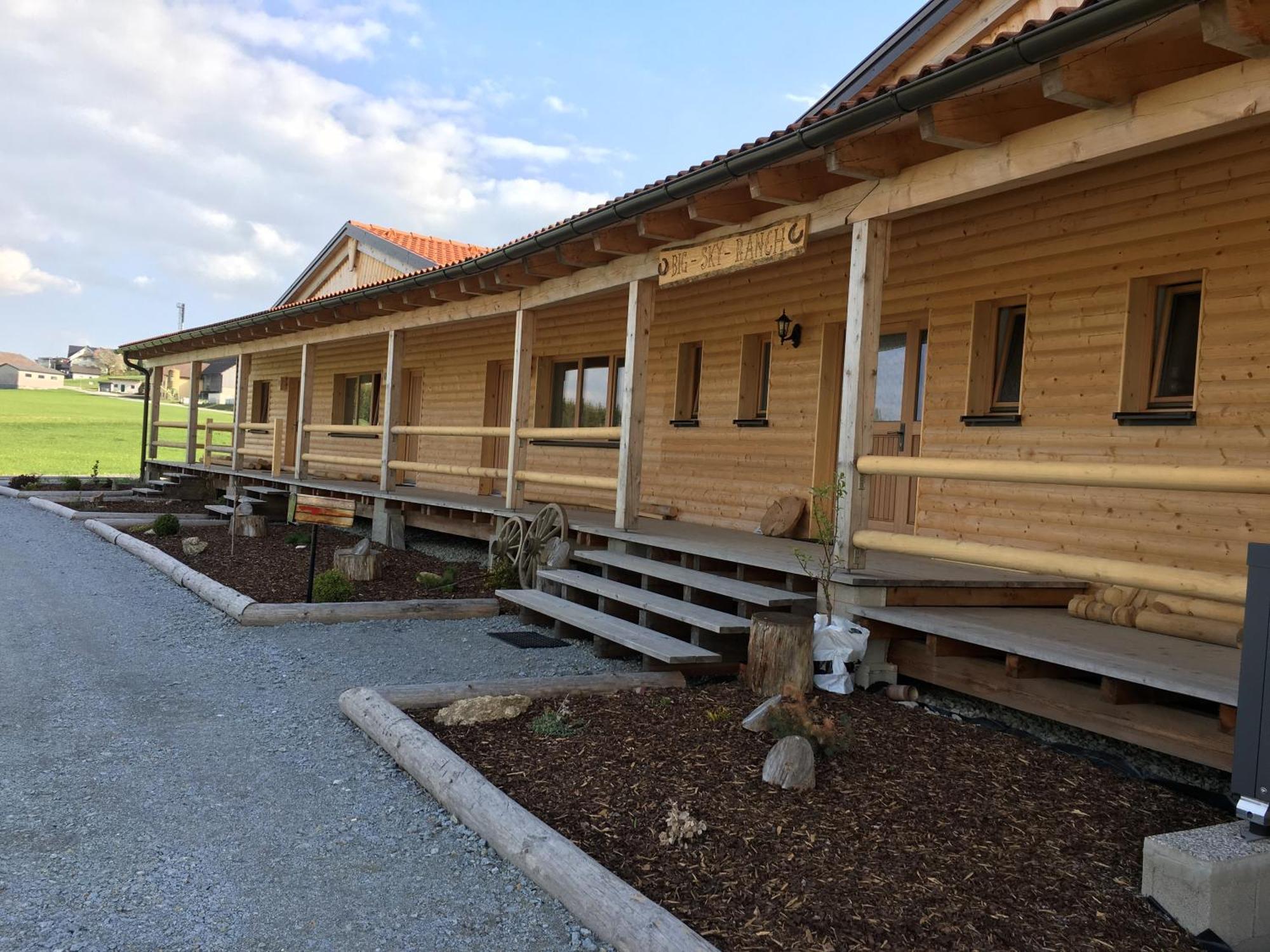 Big Sky Ranch Bed & Breakfast Liebenau  ภายนอก รูปภาพ